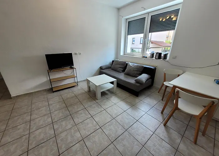 Gemuetliche 2,5 Zimmer Wohnung Ruhige Und Zentrale Lage, Free Parking