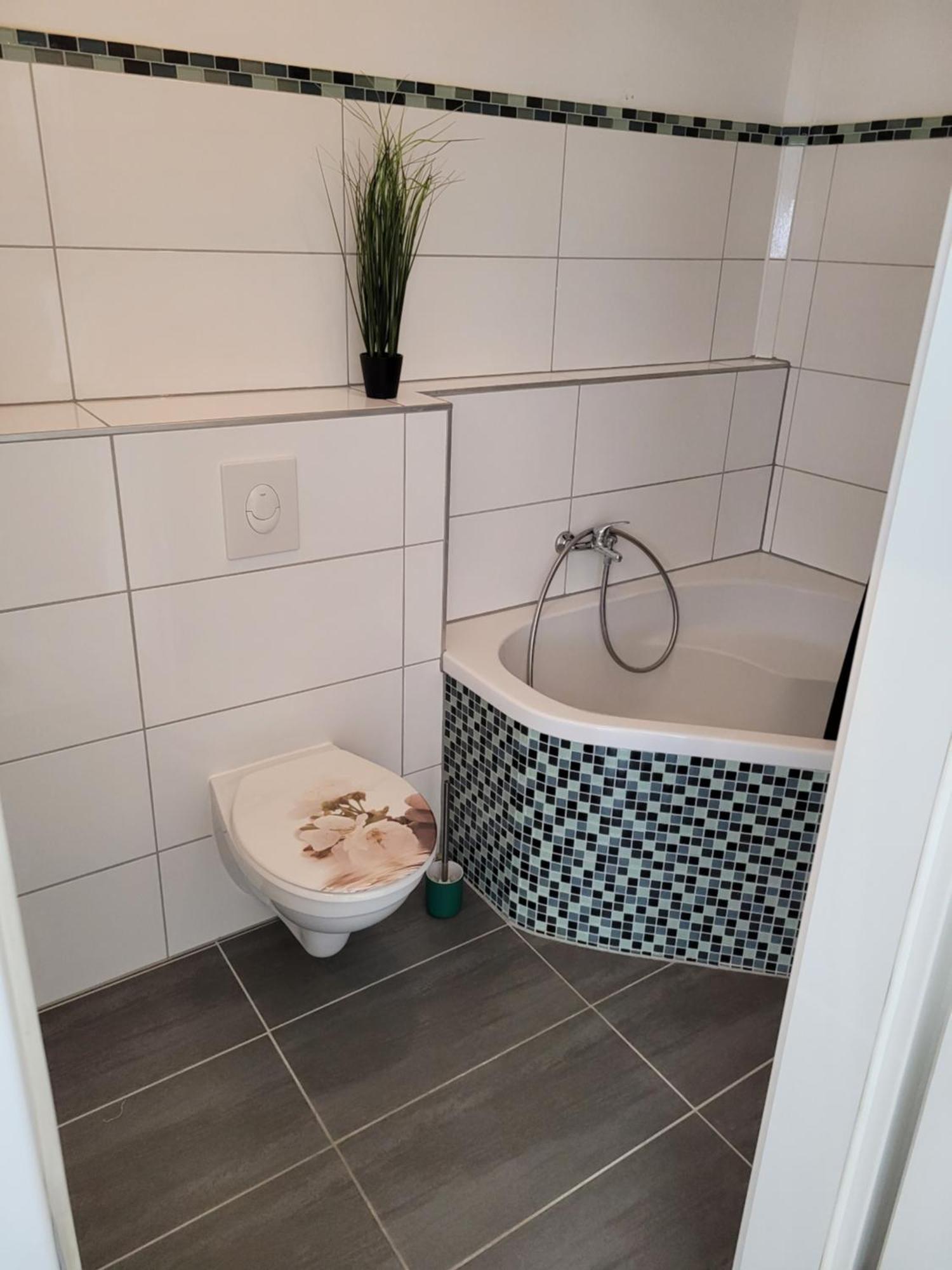 Gemuetliche 2,5 Ruhige Und Zentrale Lage, Free Parking *